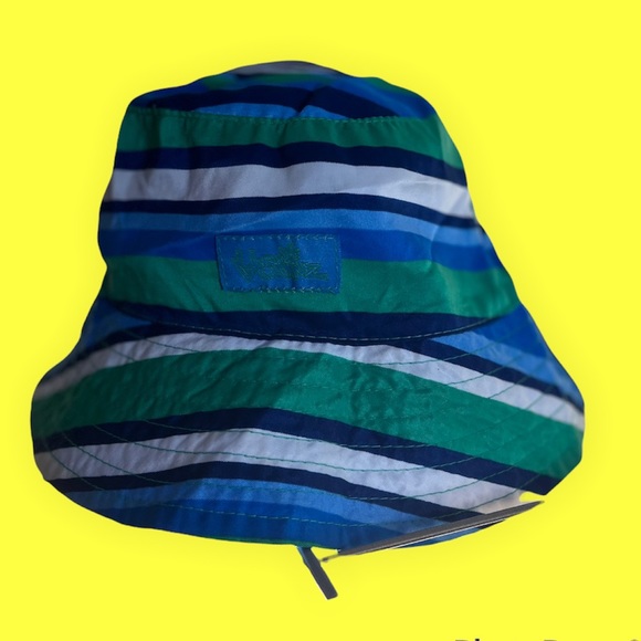 NWOT, never worn. Reversible UV skins kids bucket hat.Blue and Green - Picture 2 of 2